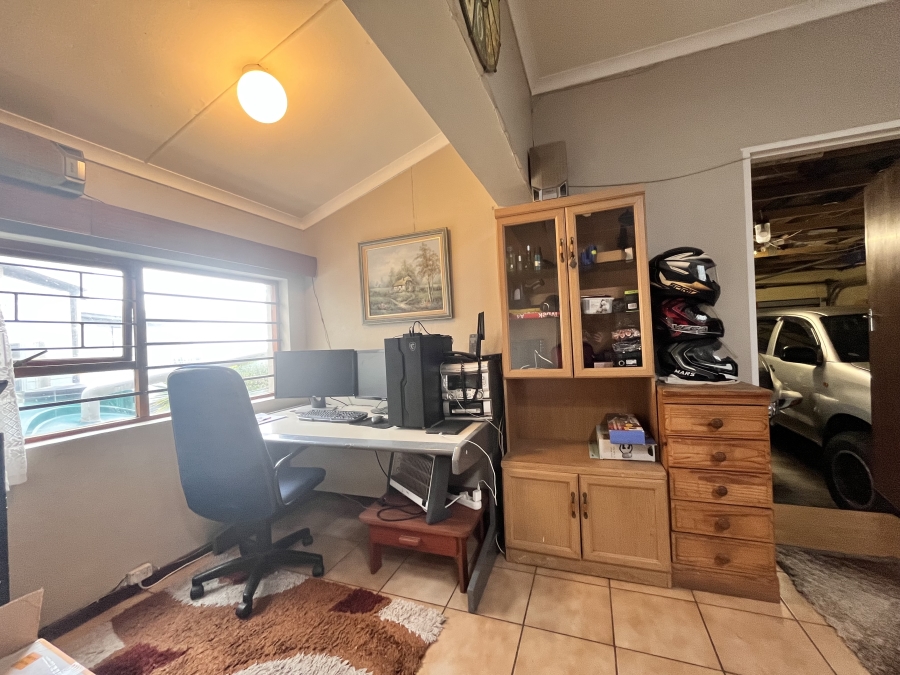 4 Bedroom Property for Sale in Dana Bay Western Cape
